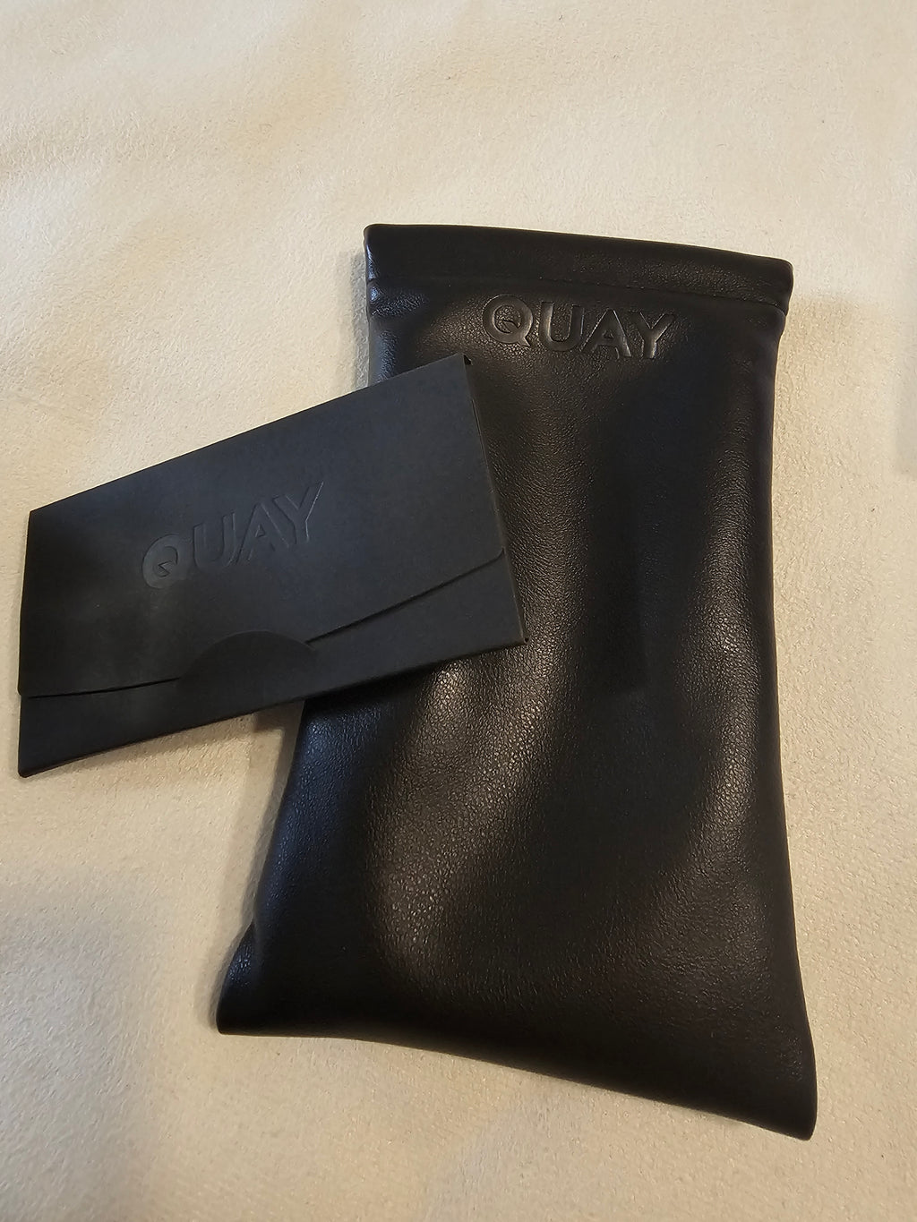 Lunettes de Soleil Oversize Noires – QUAY AUSTRALIA | Neuves avec étui
