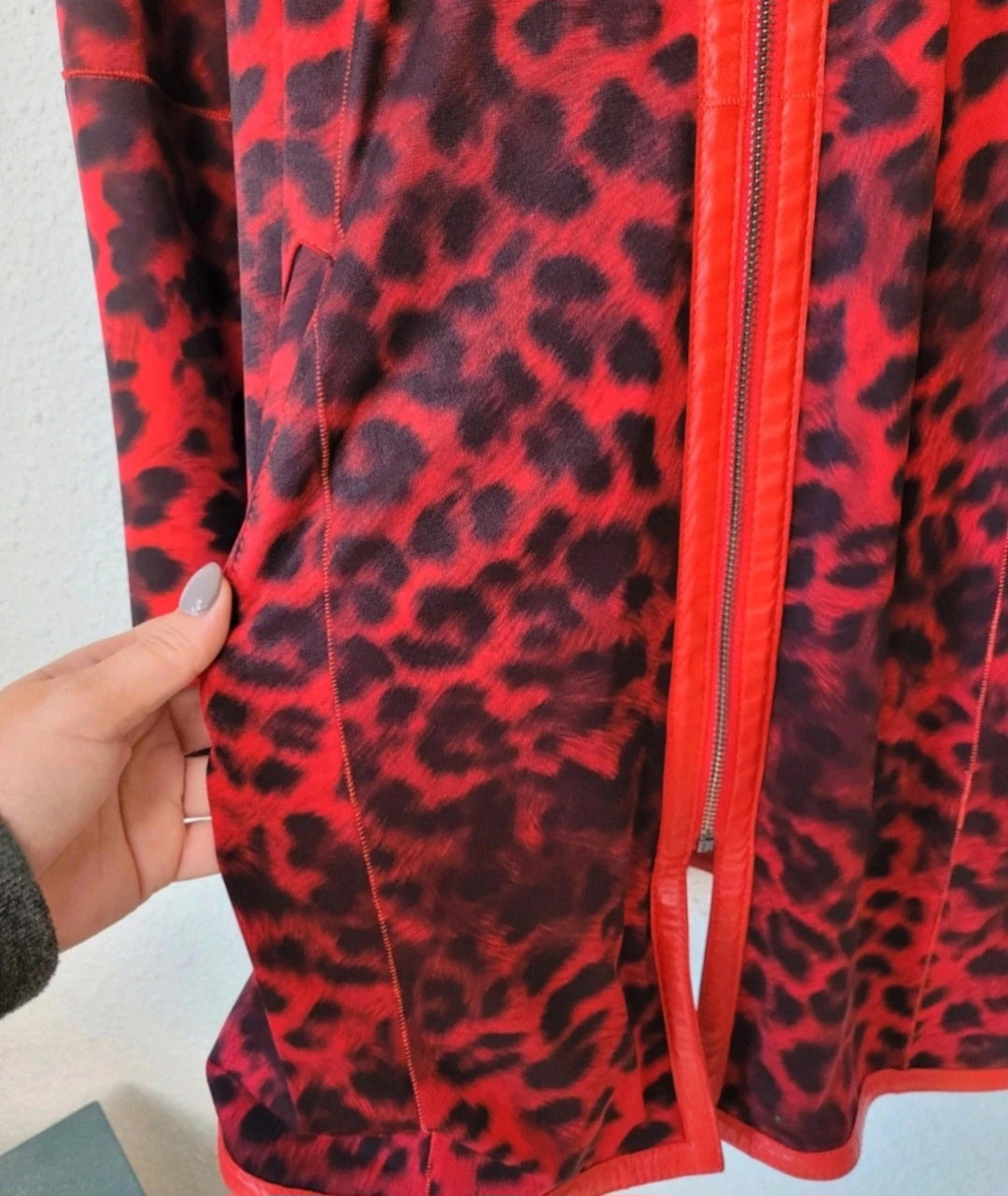 Veste Manteau en Cuir de Chèvre Rouge Réversible Léopard – AKHESA France | Taille L