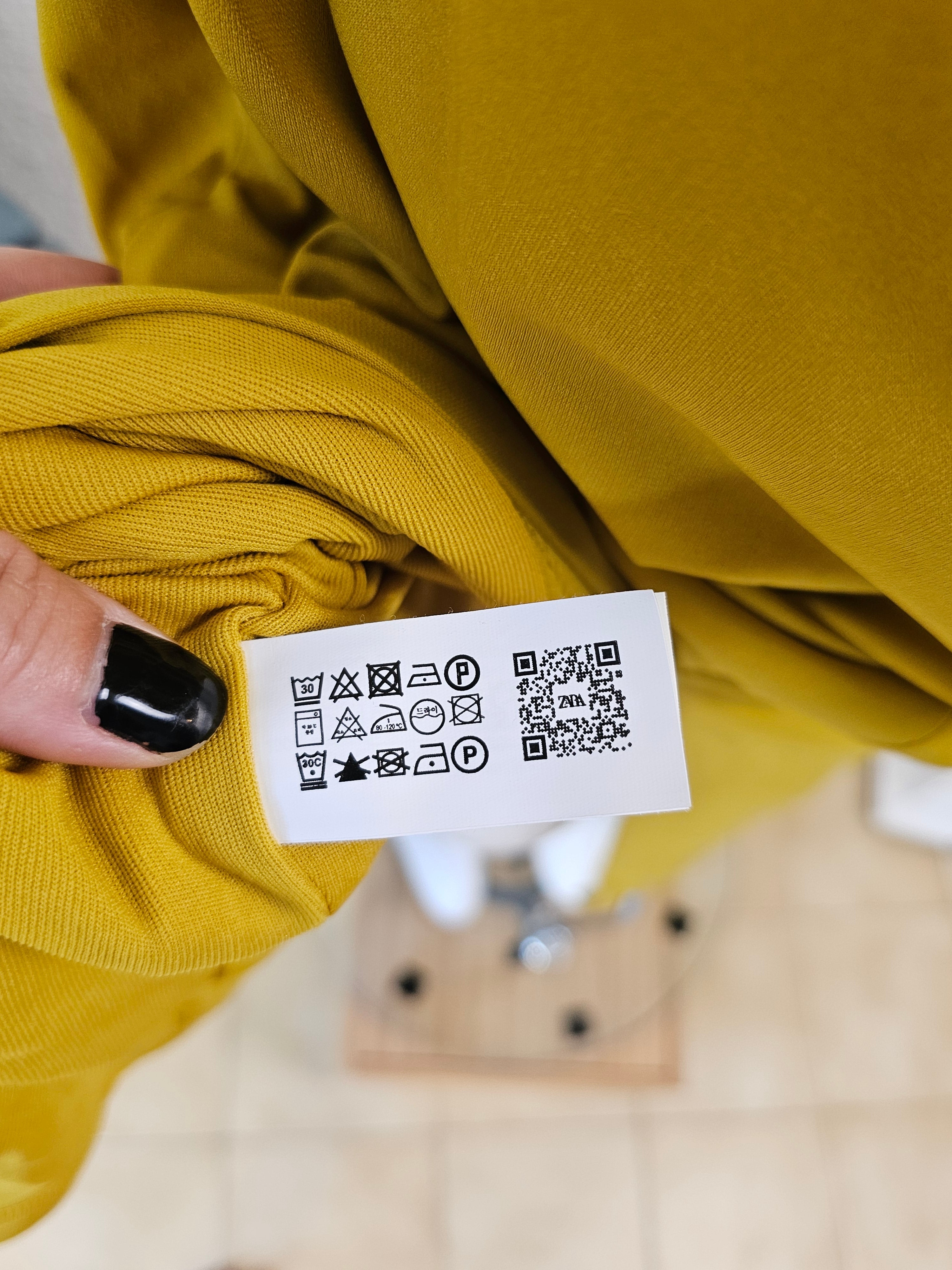 Robe Longue Drapée jaune moutarde Dos Nu Graphique – ZARA | Taille XL