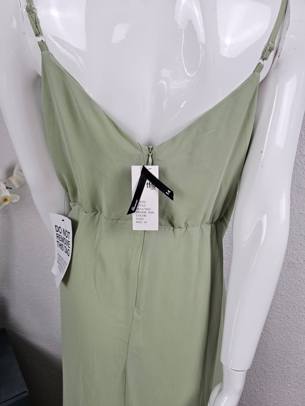 Robe Longue Fluide à Volants – TFNC LONDON | Vert Sauge | Taille 14 / L