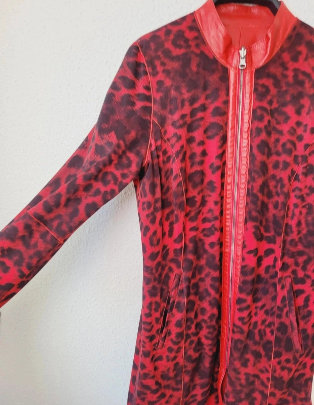 Veste Manteau en Cuir de Chèvre Rouge Réversible Léopard – AKHESA France | Taille L