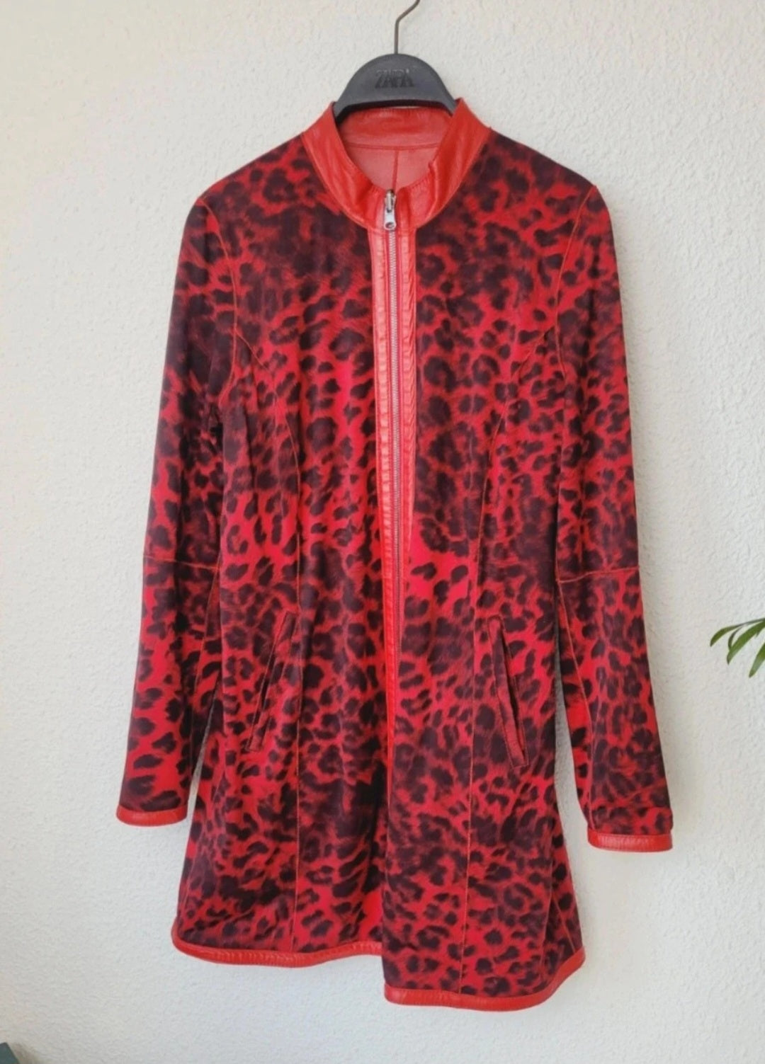 Veste Manteau en Cuir de Chèvre Rouge Réversible Léopard – AKHESA France | Taille L