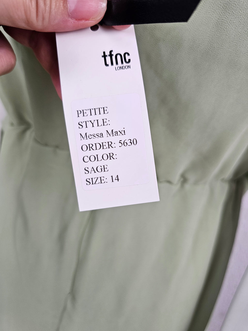 Robe Longue Fluide à Volants – TFNC LONDON | Vert Sauge | Taille 14 / L