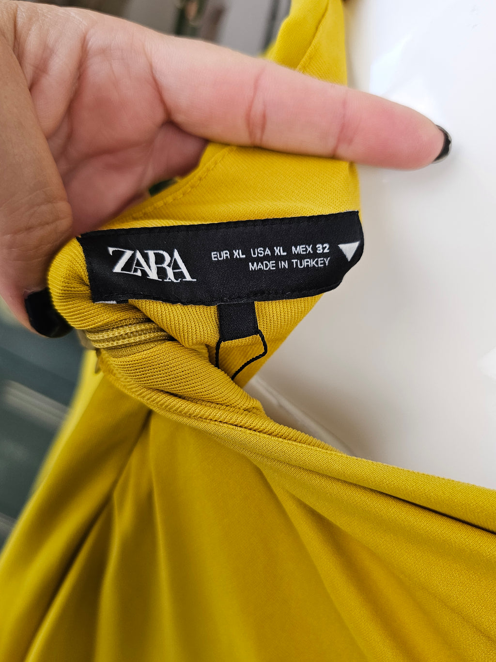 Robe Longue Drapée jaune moutarde Dos Nu Graphique – ZARA | Taille XL