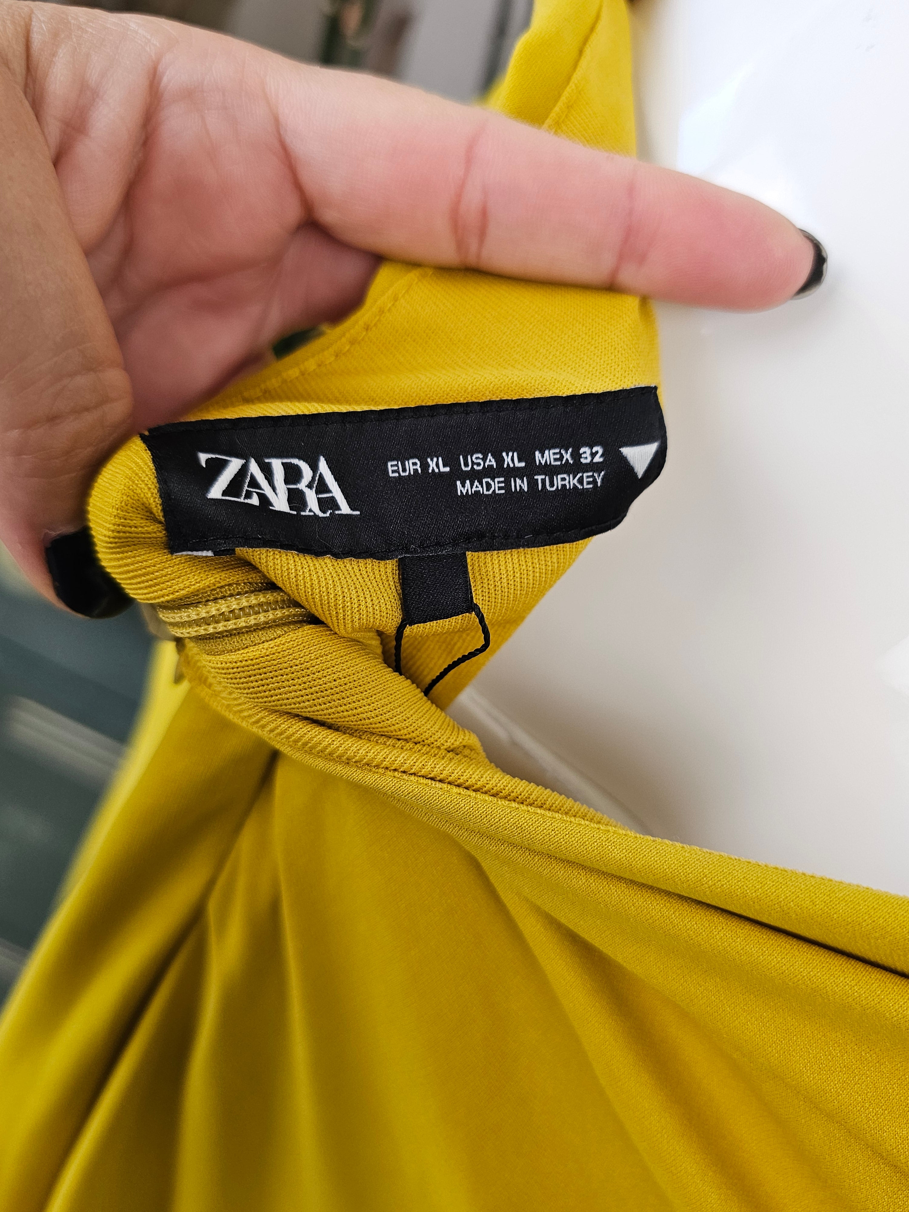 Robe Longue Drapée jaune moutarde Dos Nu Graphique – ZARA | Taille XL