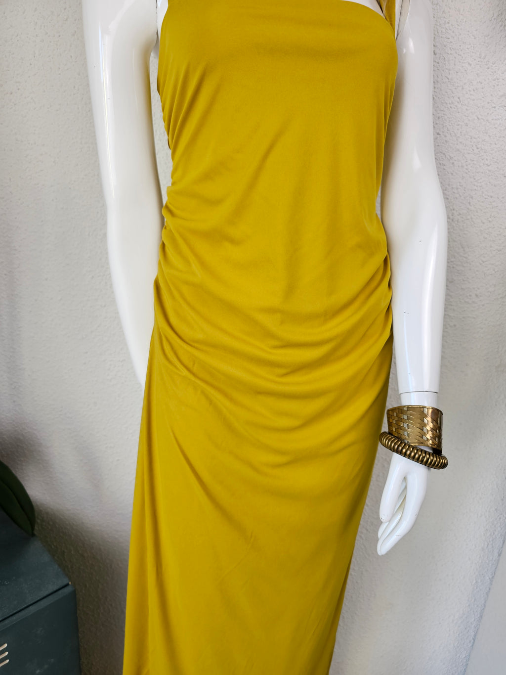 Robe Longue Drapée jaune moutarde Dos Nu Graphique – ZARA | Taille XL