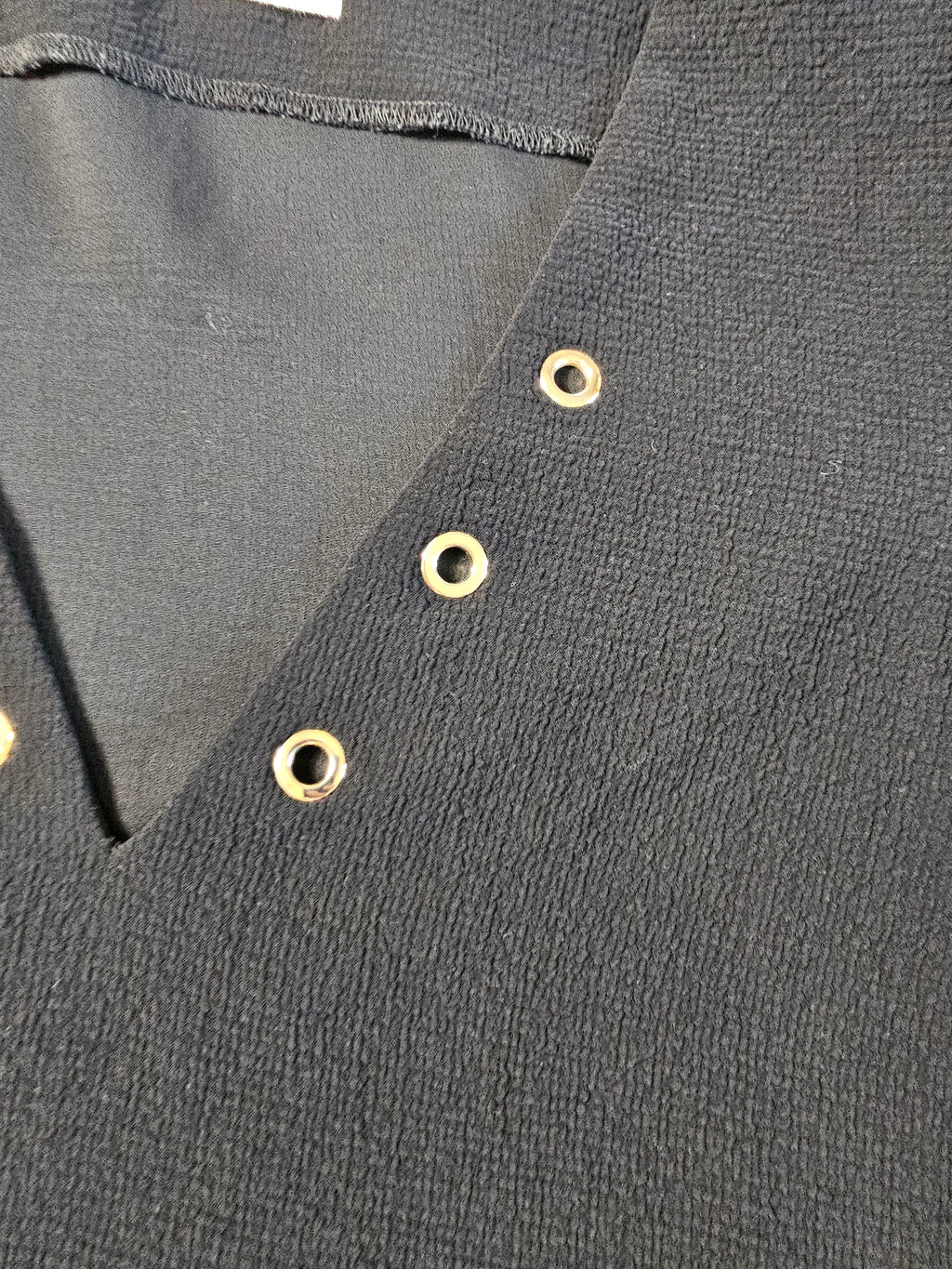 Blouse Noire Texturée à Œillets Dorés "CHESTERFIELD" – BA&SH | Taille 3 / L