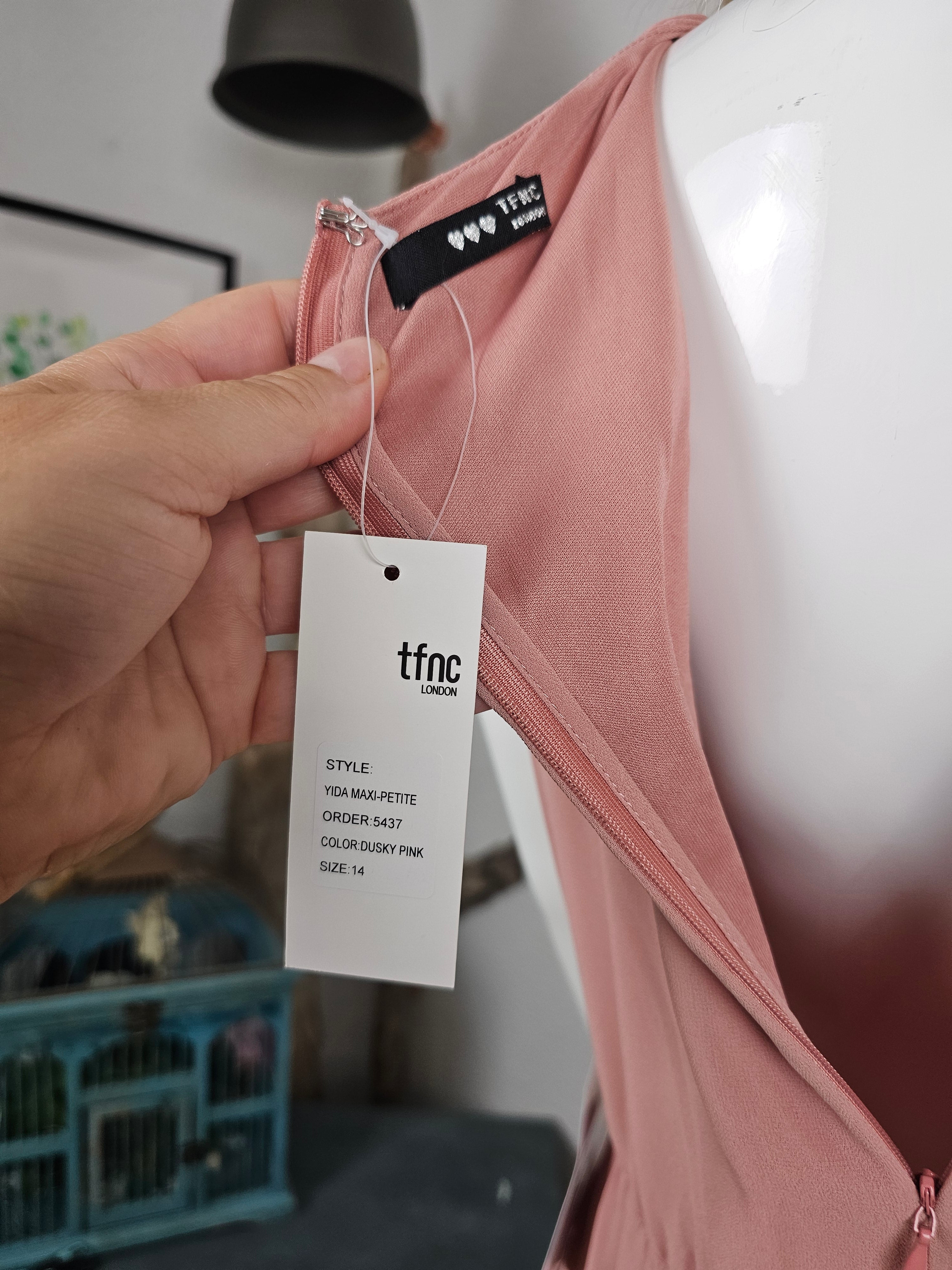 Robe longue rose drapée neuve avec étiquette - marque TFNC -taille 42 FR (14 UK)