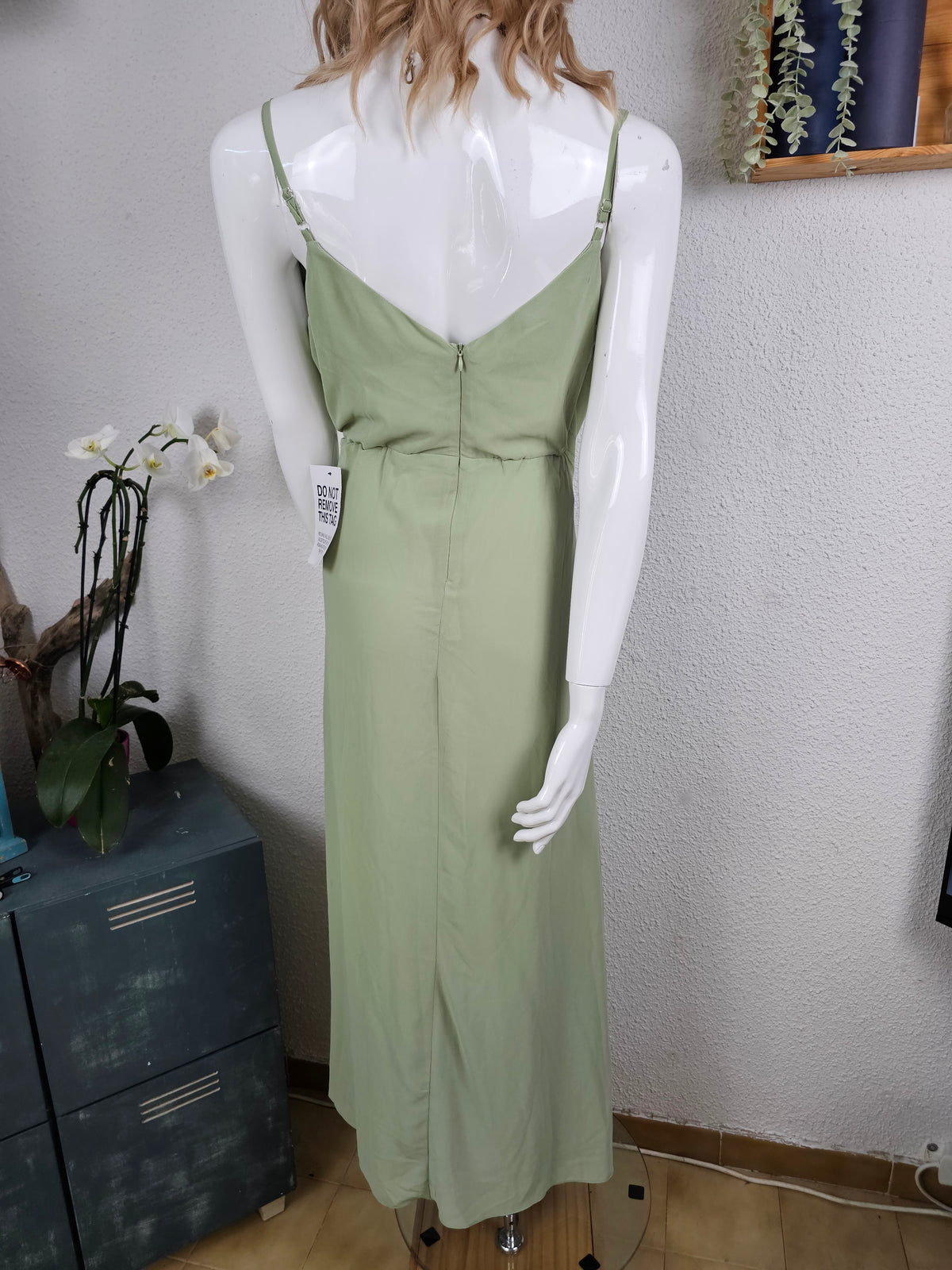 Robe Longue Fluide à Volants – TFNC LONDON | Vert Sauge | Taille 14 / L